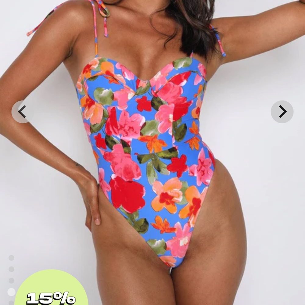 One Piece High Cut Swimsuit - Picture 5 of 8